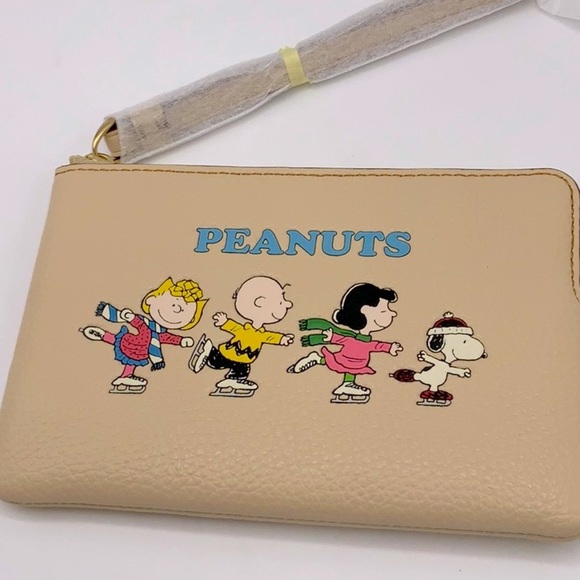 RARE Coach x Peanuts Friends Wristlet - Picture 3 of 8